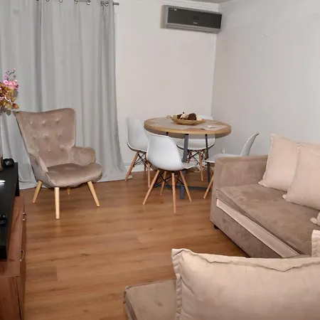 διπλά από την θάλασσα Apartment *